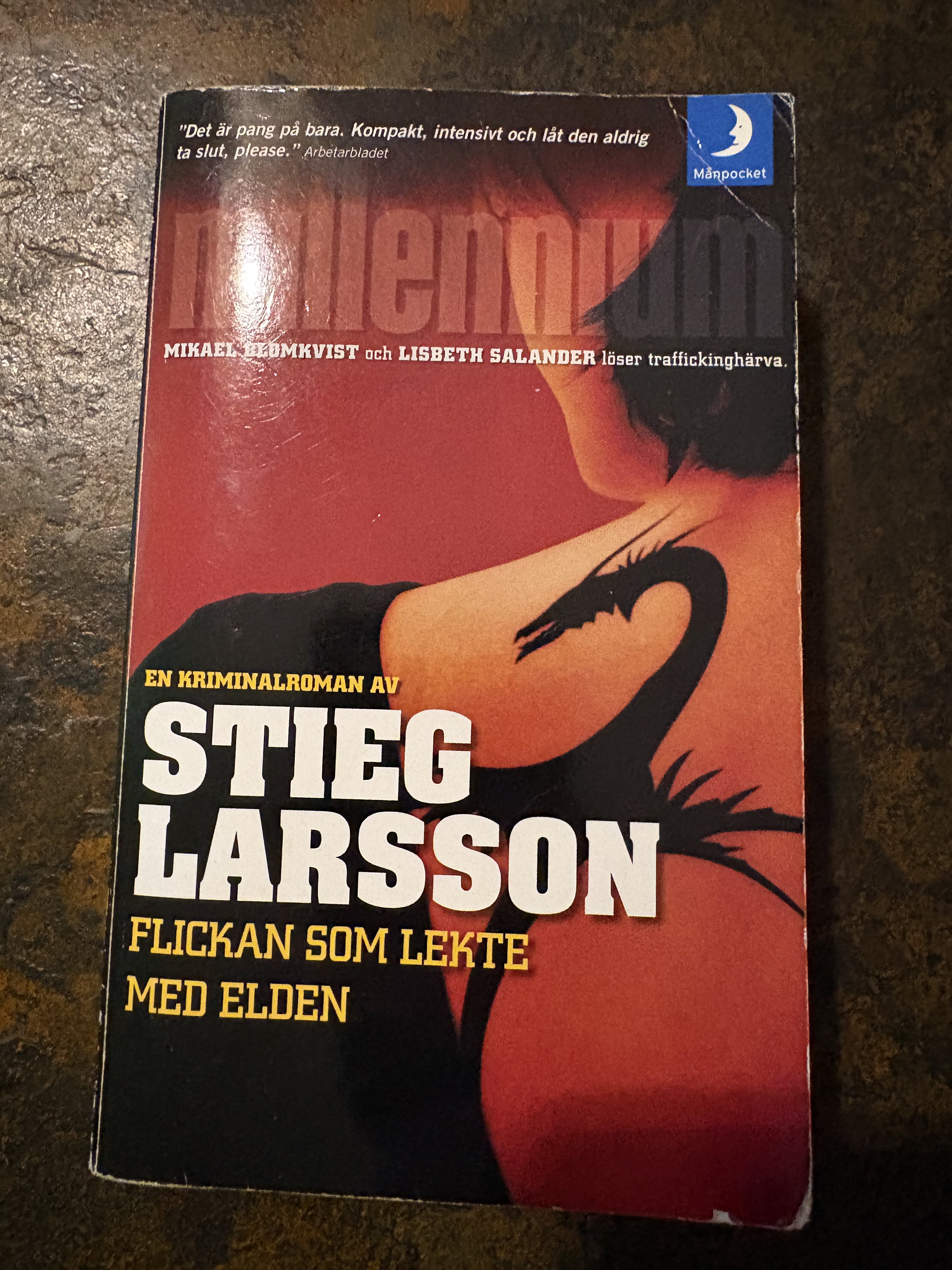 Flickan som lekte med elden by Stieg Larsson — book cover
