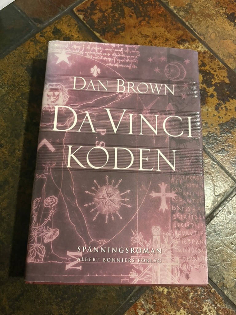 The Da Vinci Code by Dan Brown — book cover