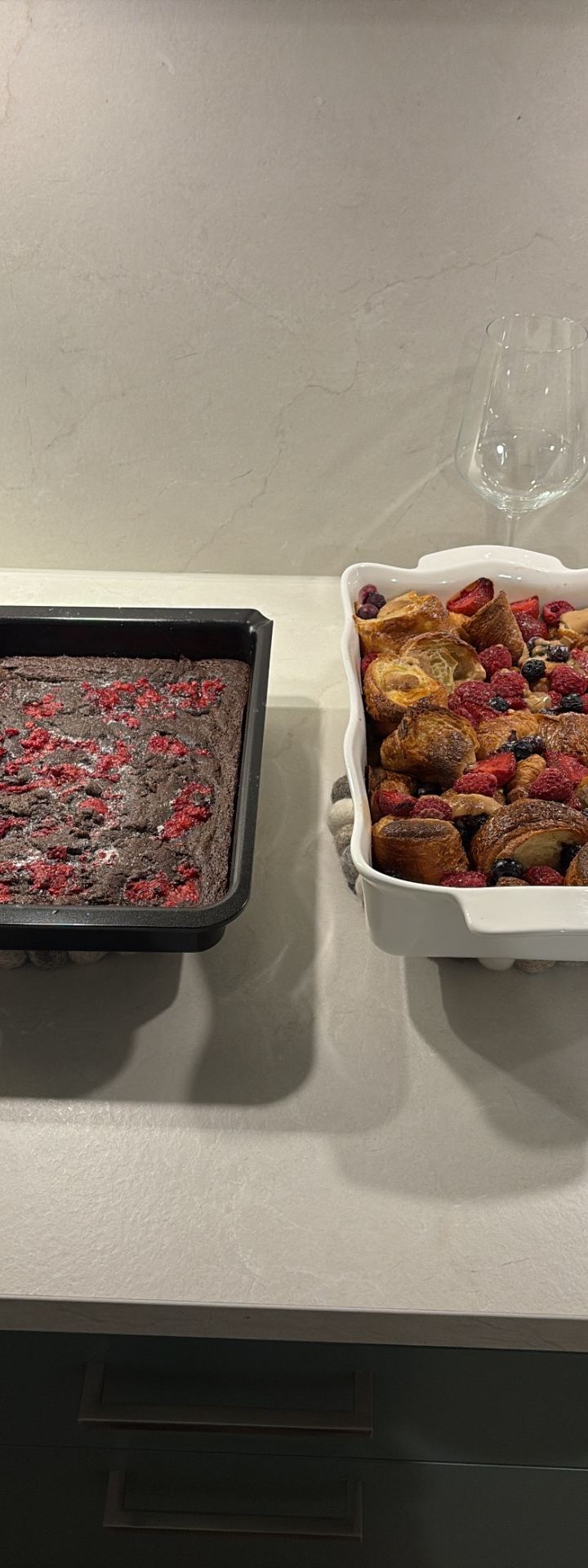 sunday bake — brownies and a berry croissant pudding by Din Tanovic, Stockholm photo blog